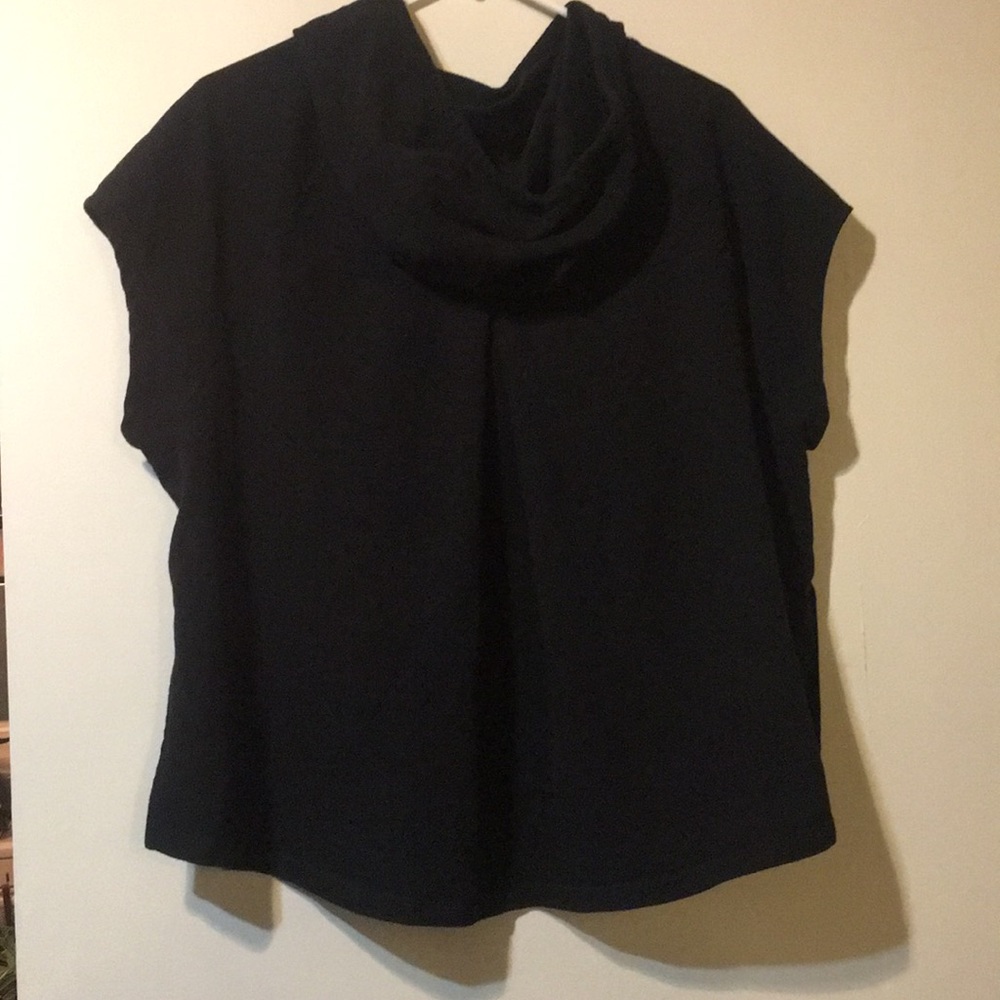 Black muscle cut hi-lo athletic top - Picture 5 of 6